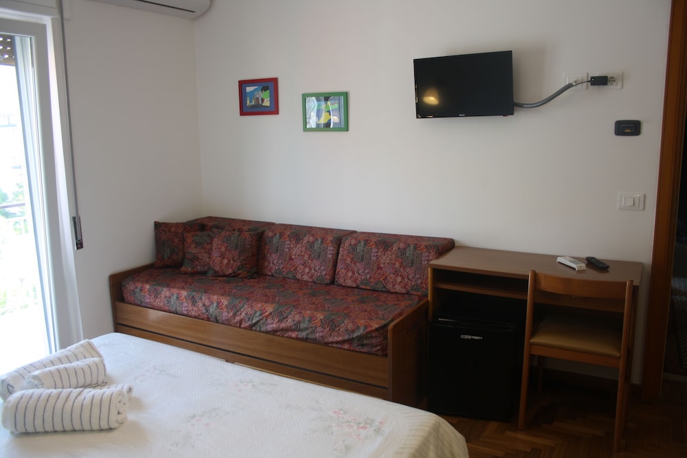 Triple Room photo 2