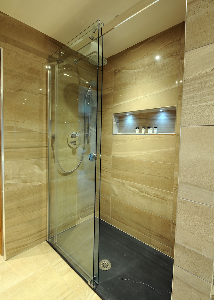 Executive Suite - Photo 3
