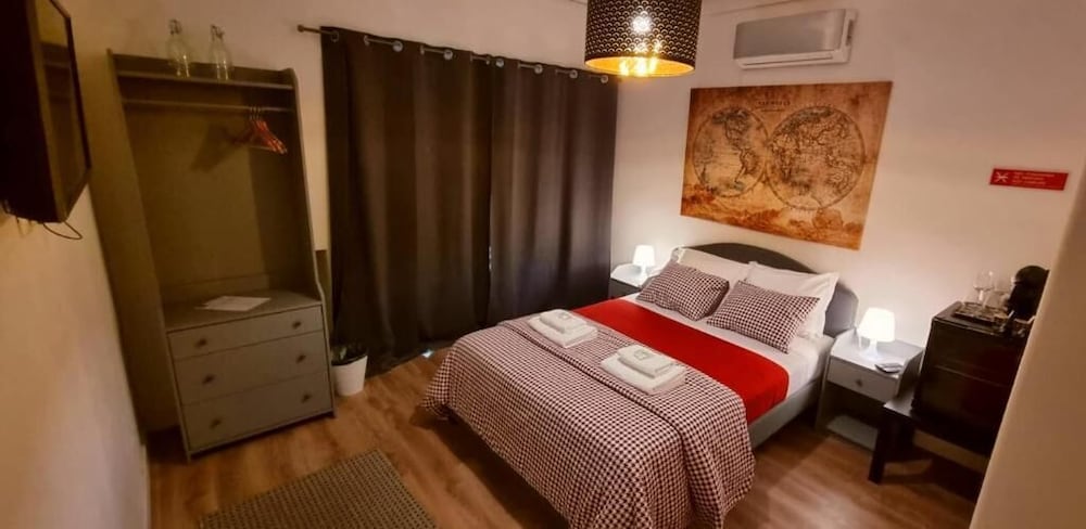 Basic Double Room, Private Bathroom photo 2