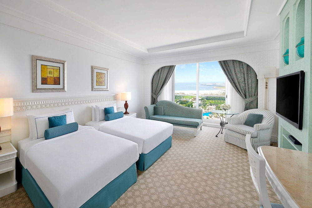 Club Suite with Partial Sea View - Lounge Privileges, Afternoon Tea and Private Beach Access photo 2
