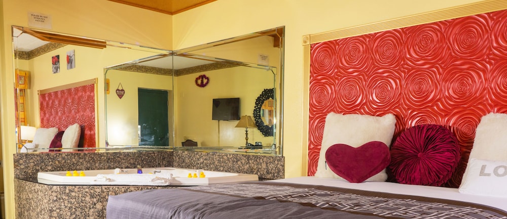 Suite, 1 Queen Bed, Jetted Tub