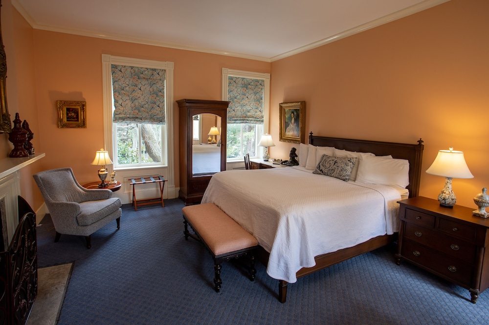 Luxury Main House Queen - J. Stephens Room