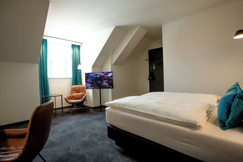 Room (FAMILY ONE)