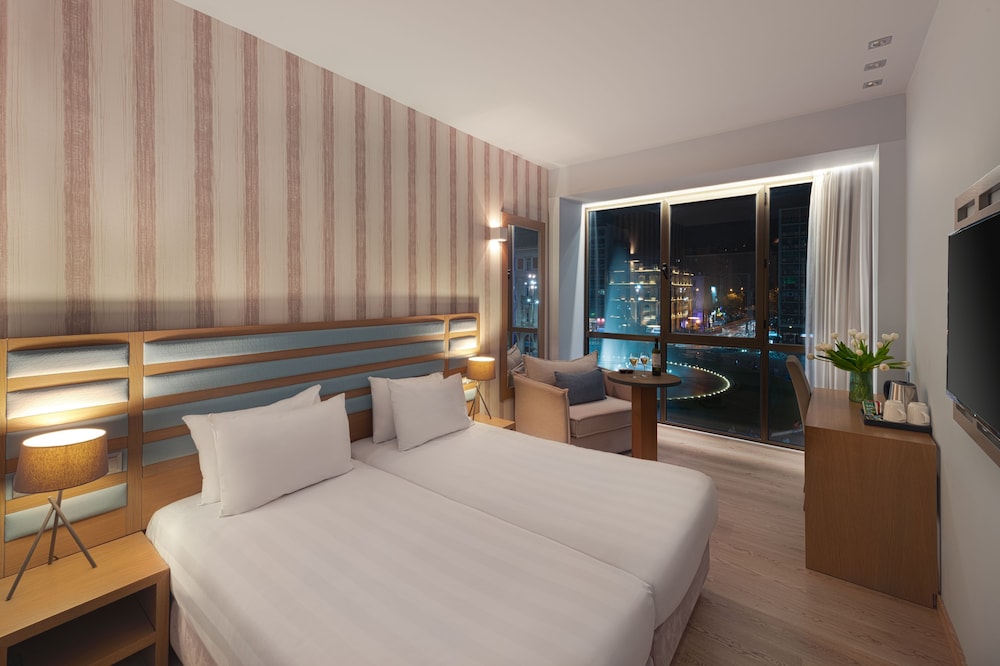 Deluxe Room (Fountain View)