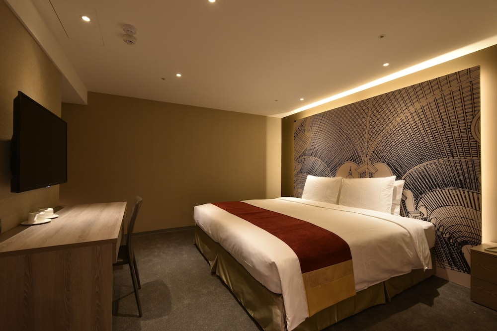 Standard Double Room, 1 King Bed, No Windows photo 2