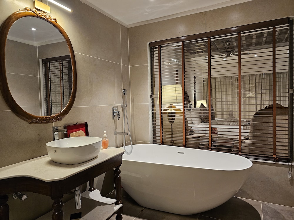 Royal Room photo 3