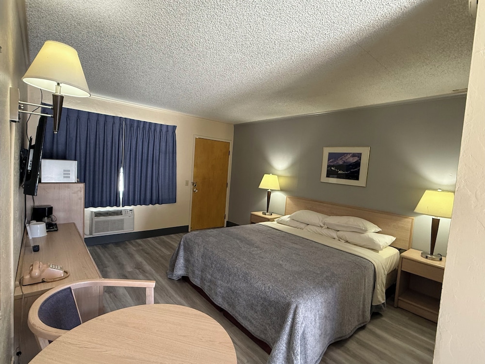 Signature Room, 1 King Bed photo 1