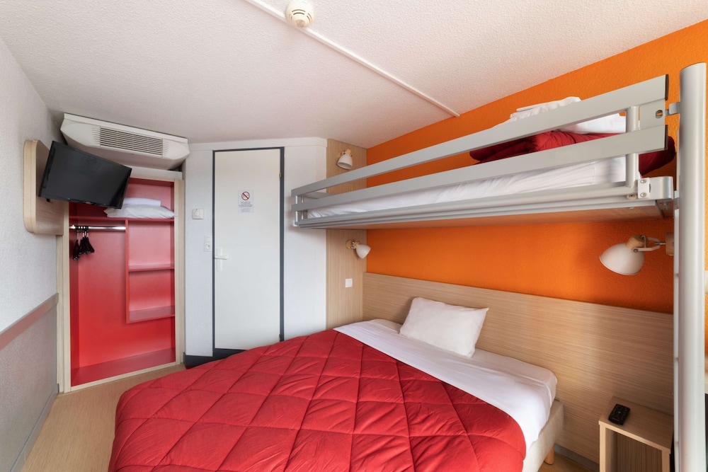 Standard Room, Multiple Beds (1 Double And 1 Single Bed) - Photo 2