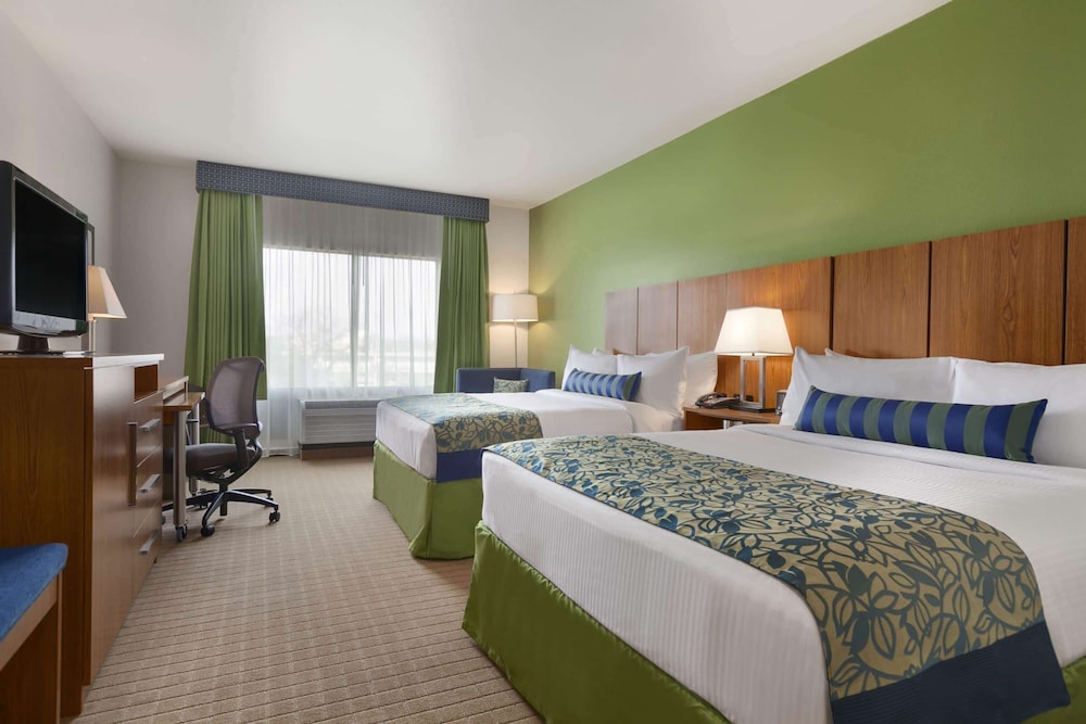 Deluxe Room, 2 Queen Beds, Accessible, Non Smoking (Mobility) photo 1