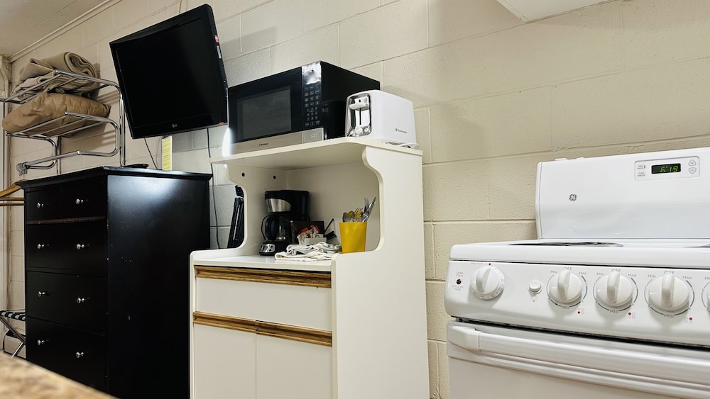 Room, 1 Queen Bed, Non Smoking, Kitchen photo 3
