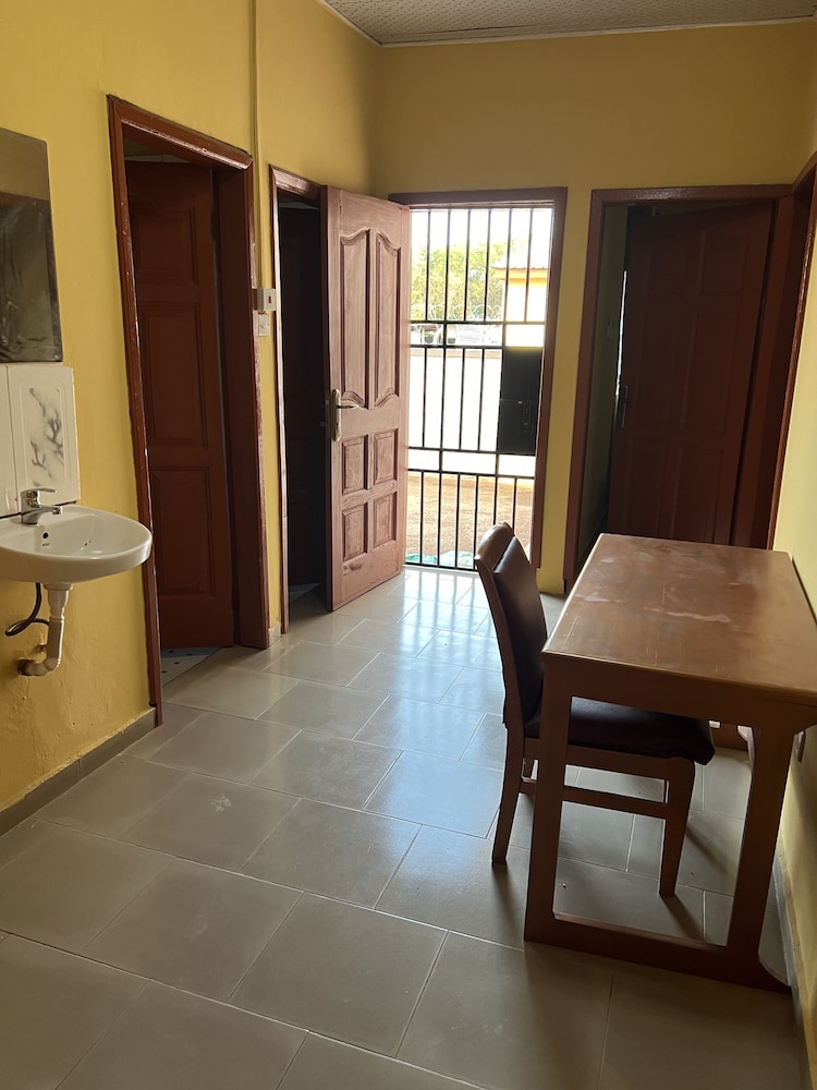 Executive House, 2 Bedrooms, Garden Area photo 2