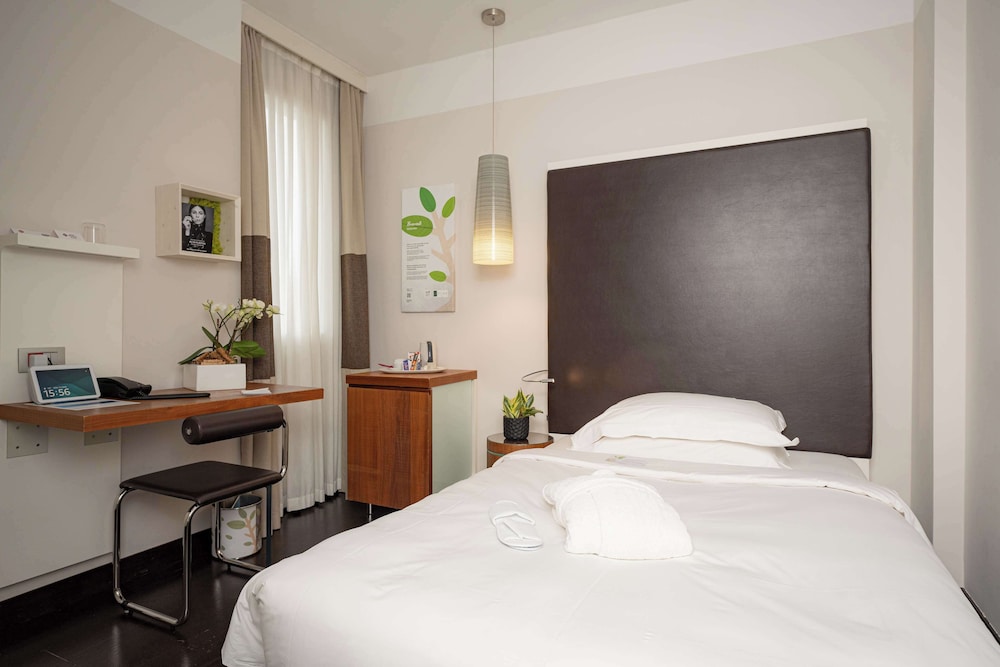 Standard Room, 1 Twin Bed (Bed is French Bed)