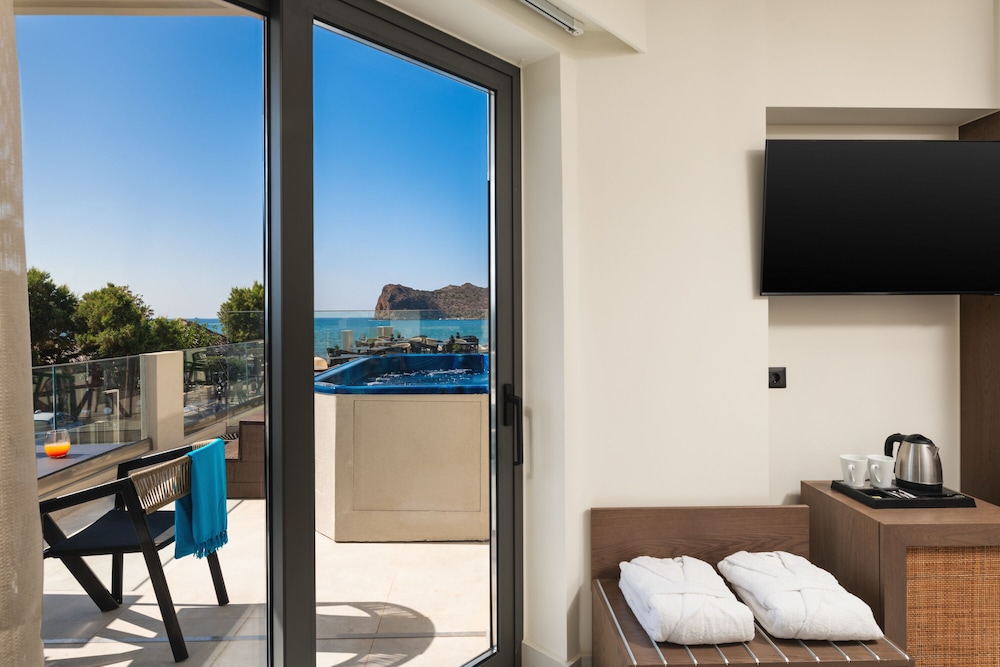 Maisonette Premium com Acesso à Piscina, Vista para o Mar e Banheira de Hidromassagem ao Ar Livre
