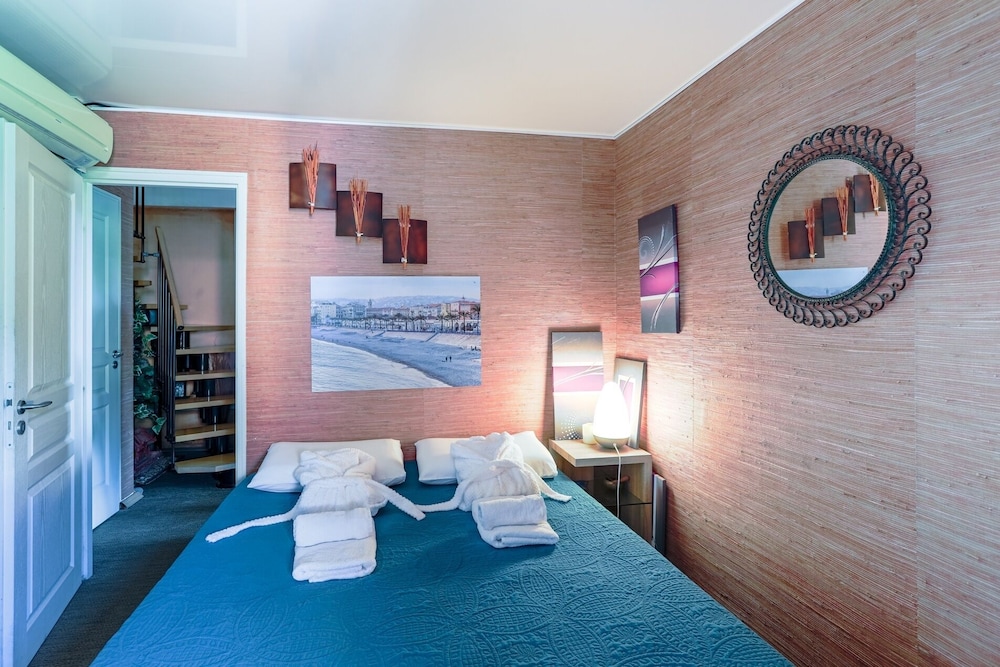 Executive Apartment, 1 Queen Bed, Smoking, Pool Access photo 1