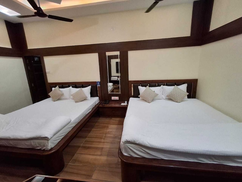 Family Studio Suite, City View