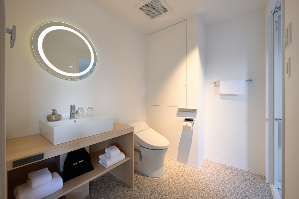 Suite Room - Photo 10