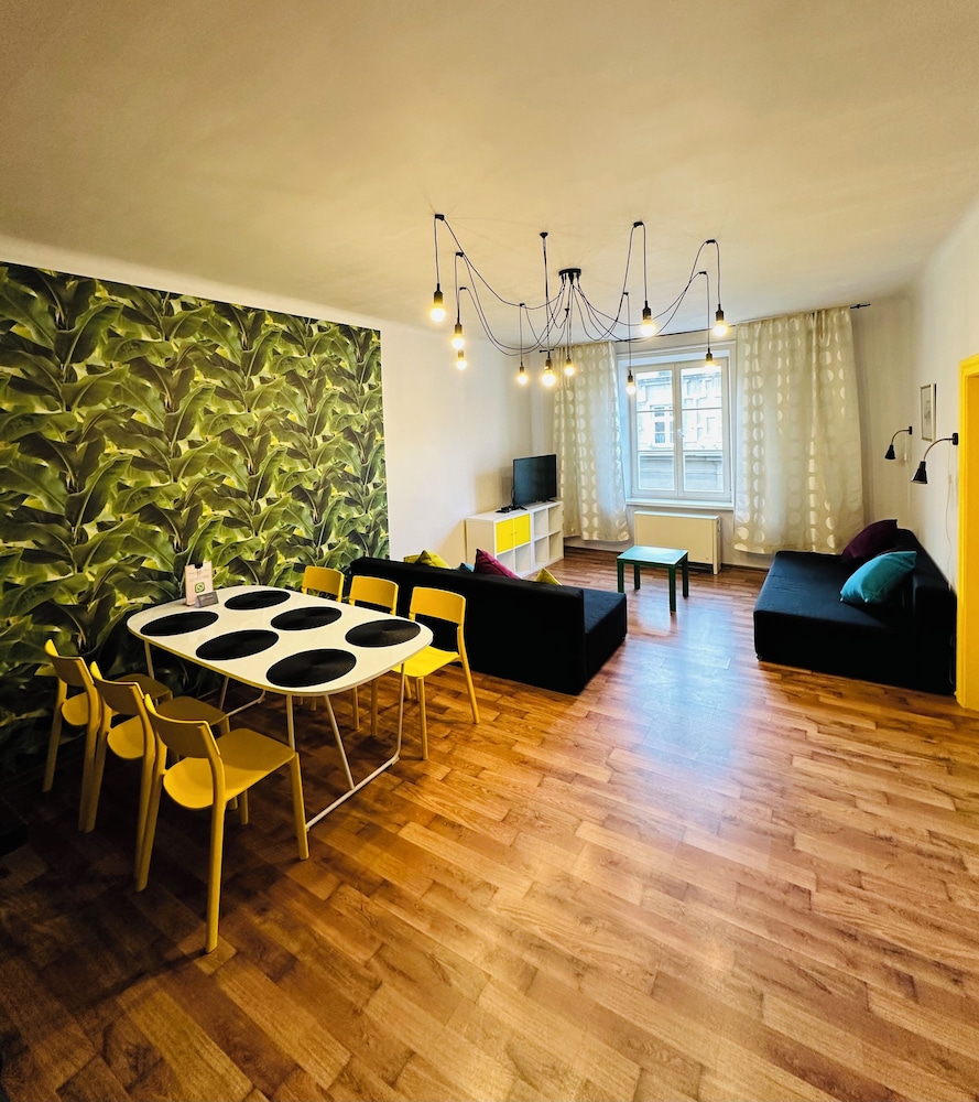 Apartament, 1 Double bed and 2 sofa beds (ul. Slawkowska 19)