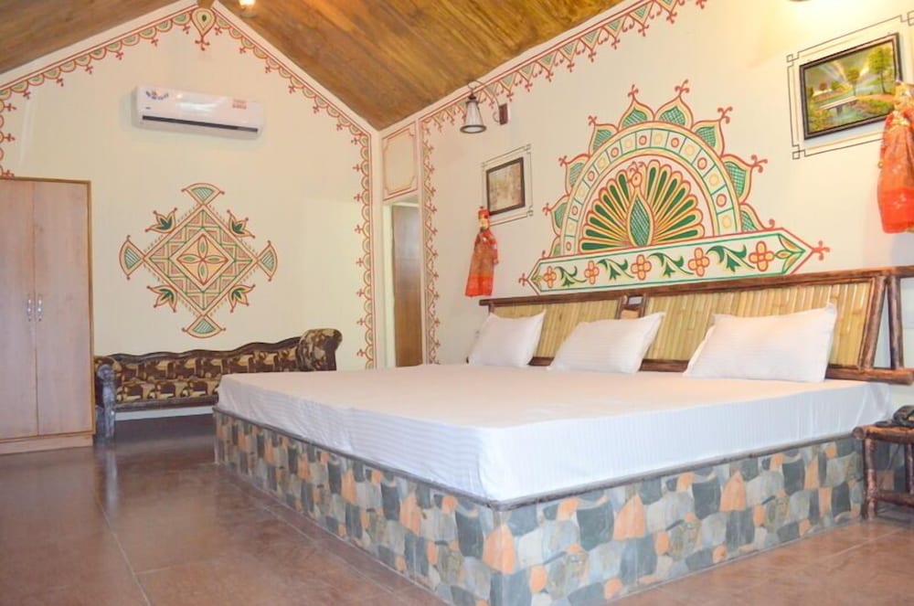 Family Suite, 1 Bedroom, Private Bathroom, Garden View photo 3