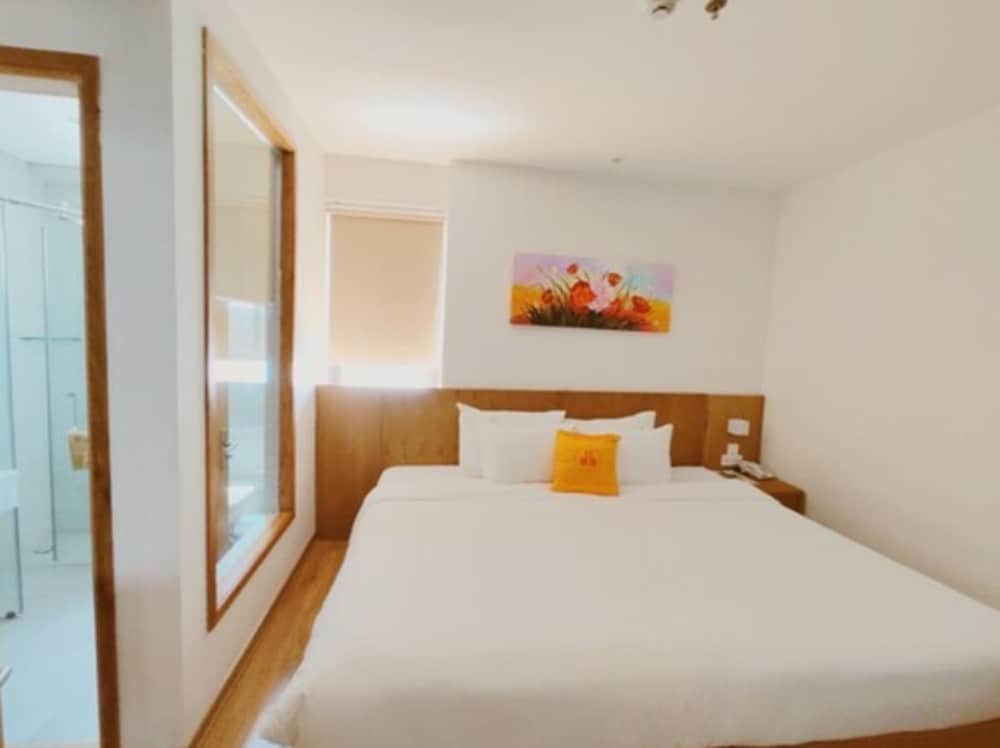 Superior Double Room, 1 King Bed, Non Smoking photo 3