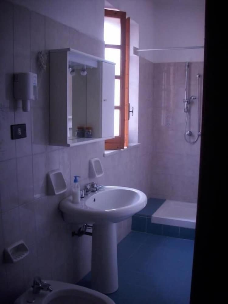 Family Room, Private Bathroom photo 3