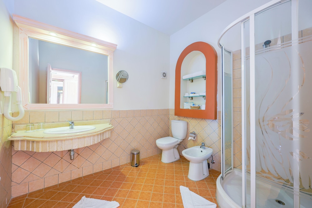 Standard Double or Twin Room, Garden View - Photo 8