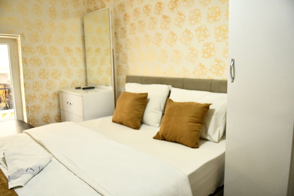 Honeymoon Room photo 1
