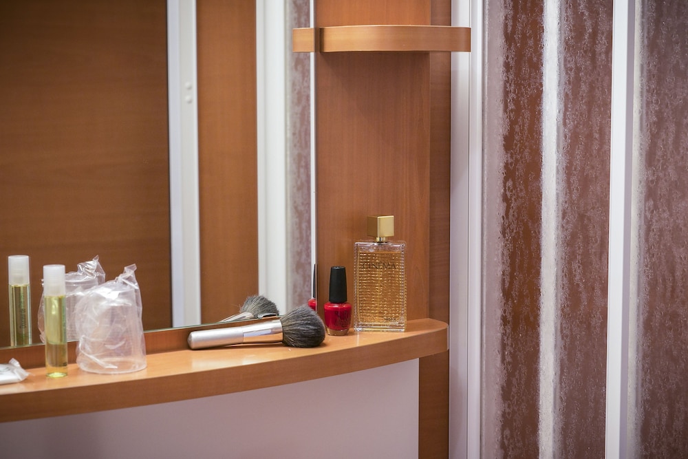Double or Twin Room - Photo 5