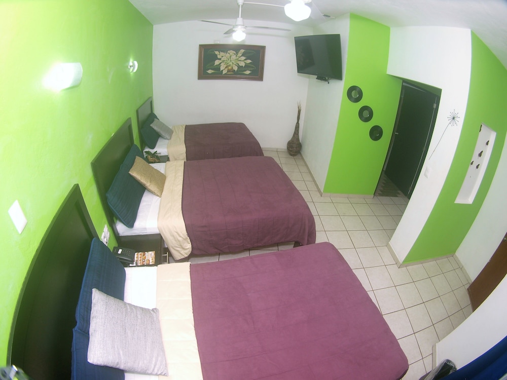 Family Room, Multiple Beds, Non Smoking photo 1