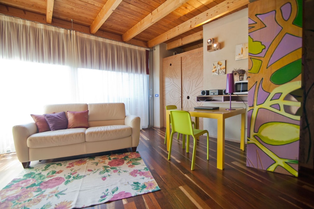 Superior Triple Room, 1 Queen Bed photo 2