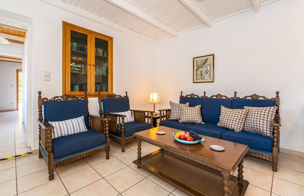 Villa photo 1