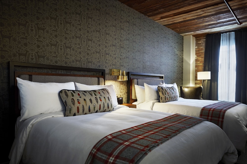Room, 2 Queen Beds photo 1