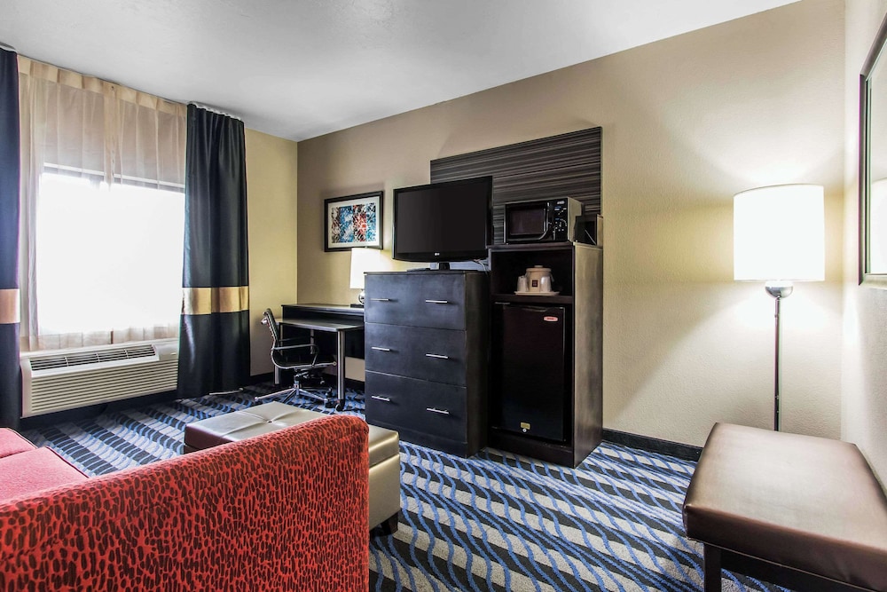 Suite, 1 King Bed with Sofa bed, Accessible, Non Smoking - Photo 15