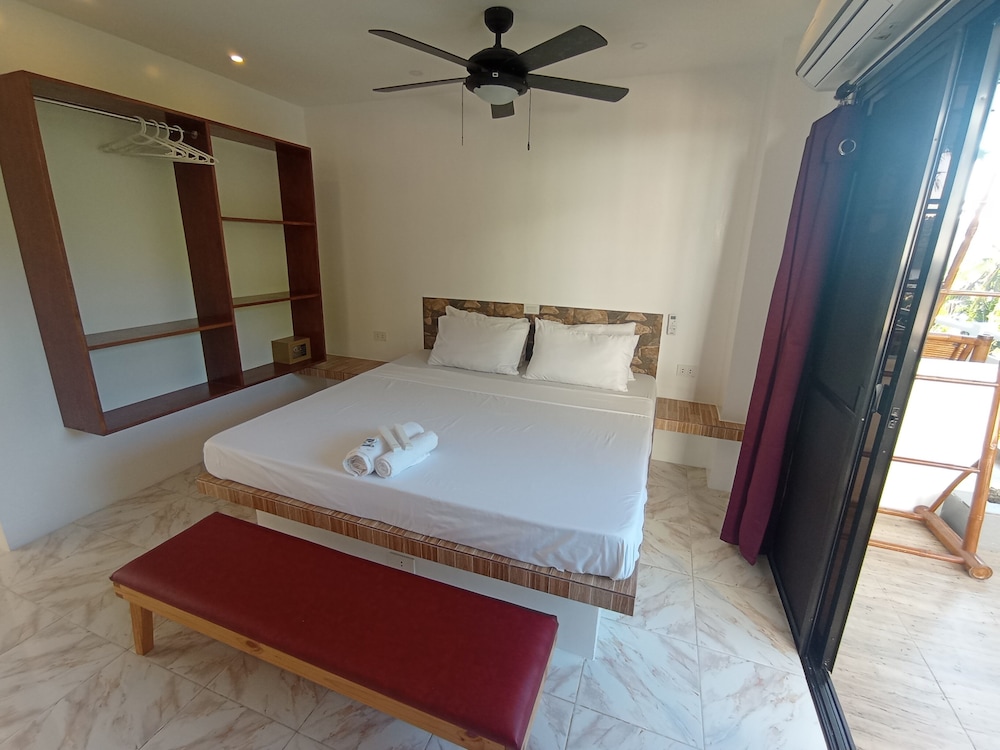 Premium Pool Room - Photo 3