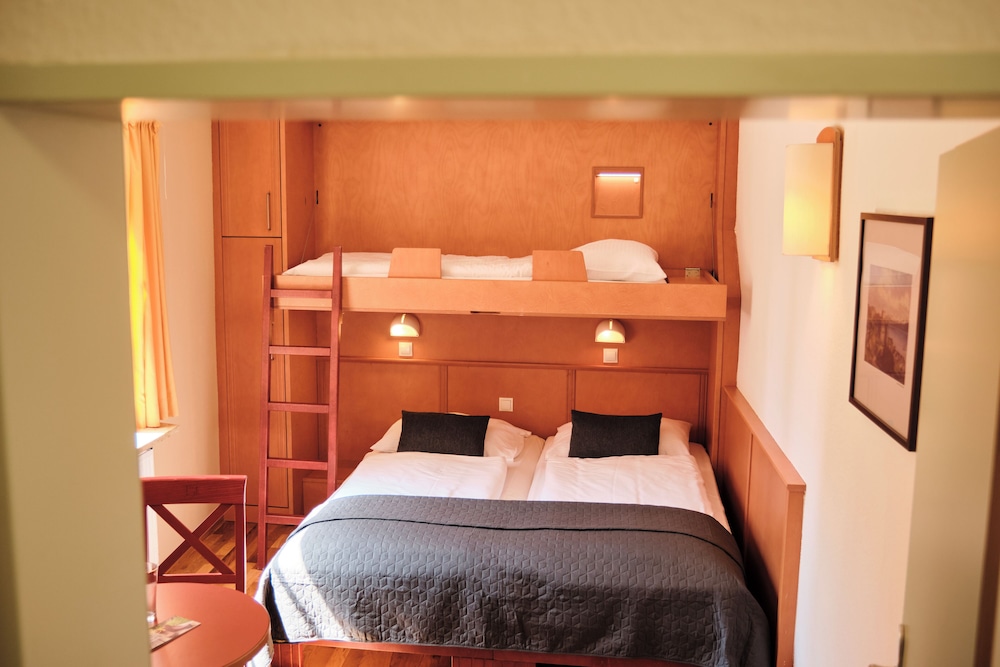 Standard Triple Room, Private Bathroom photo 3