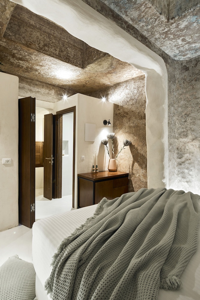 Premier Suite - Photo 5