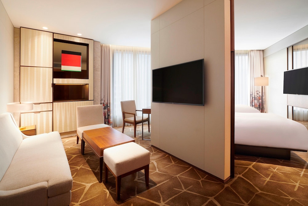 Breezy, Suite, 2 Twin Beds