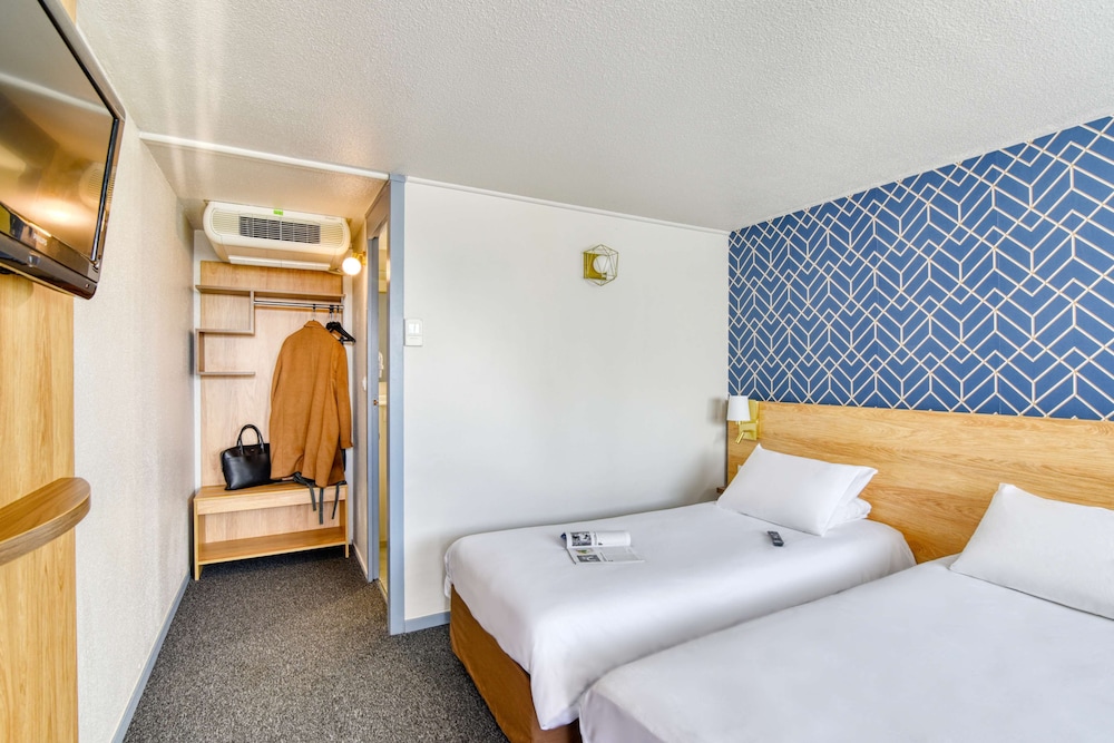 Standard Room, 2 Twin Beds photo 2