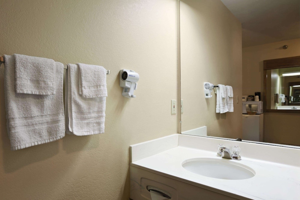 Suite, 1 King Bed with Sofa bed, Non Smoking, Hot Tub - Photo 4
