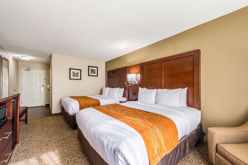 Standard Room, 2 Queen Beds, Non Smoking - Photo 2