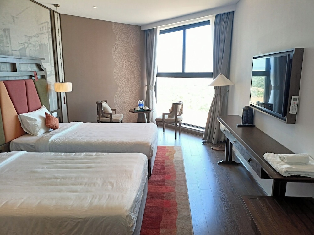Deluxe Twin Room, 1 King Bed, Sea View photo 1