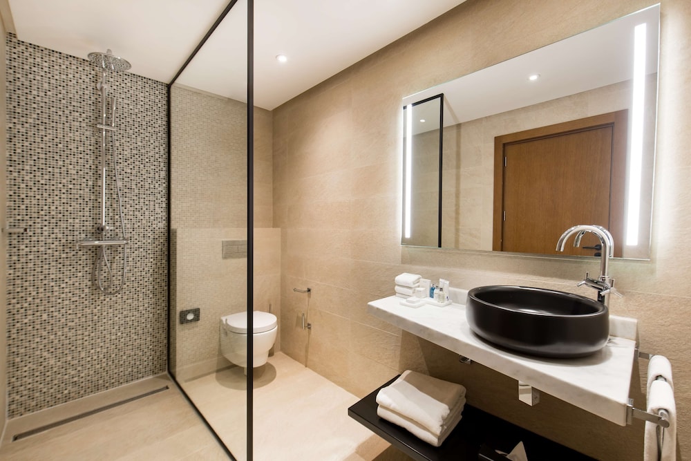 Suite, 1 Bedroom - Photo 8