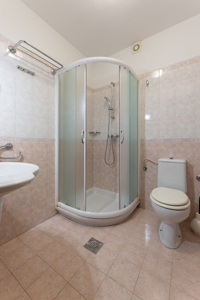 Standard Room, 2 Twin Beds - Photo 8