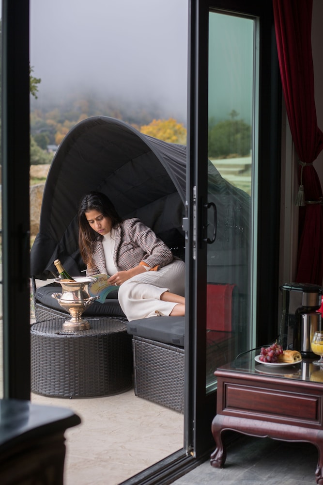 Panoramic Studio, Bathtub, Lake View - Photo 5