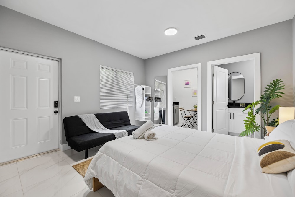 Comfort Studio, 1 Queen Bed with Sofa bed, Non Smoking photo 3