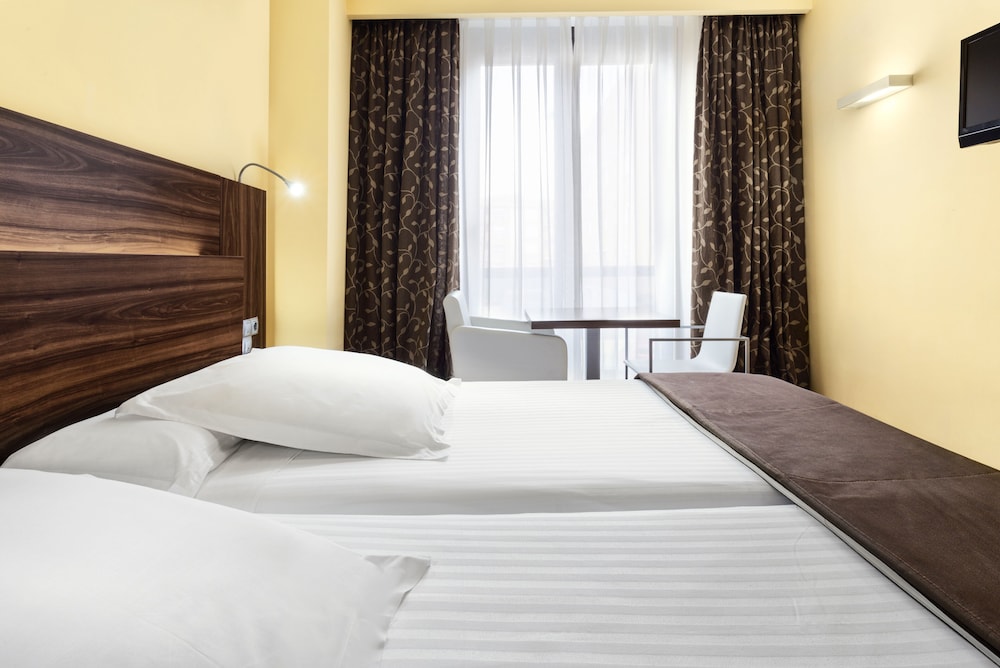 Double Room (Twin) - Photo 3