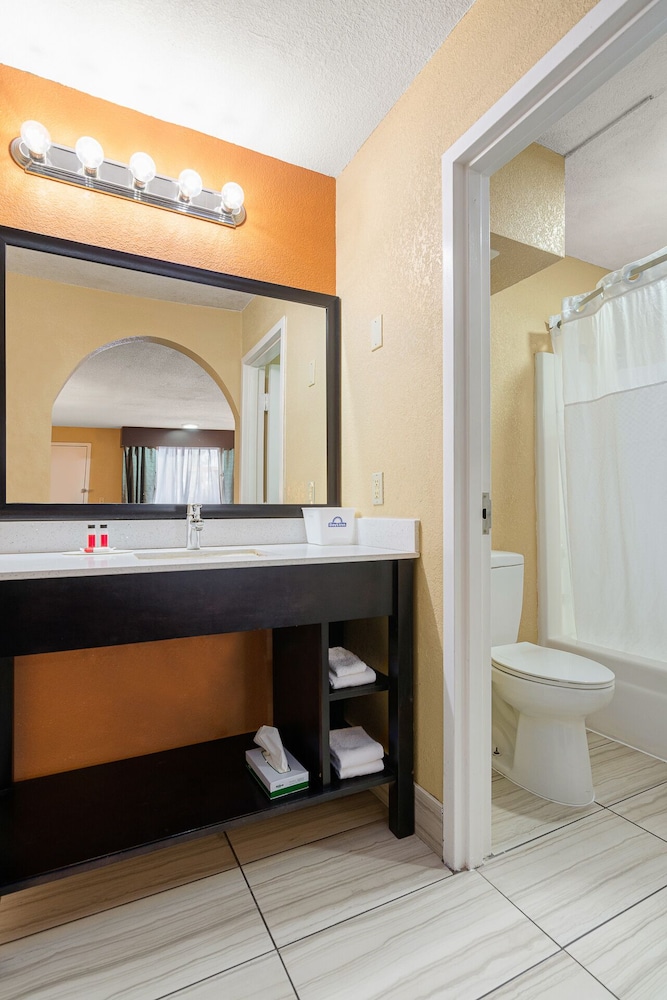 Business Room, 2 Queen Beds - Photo 4