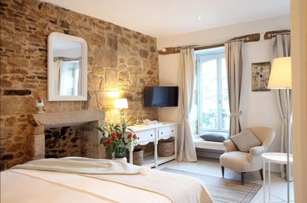 Deluxe Room - Photo 2