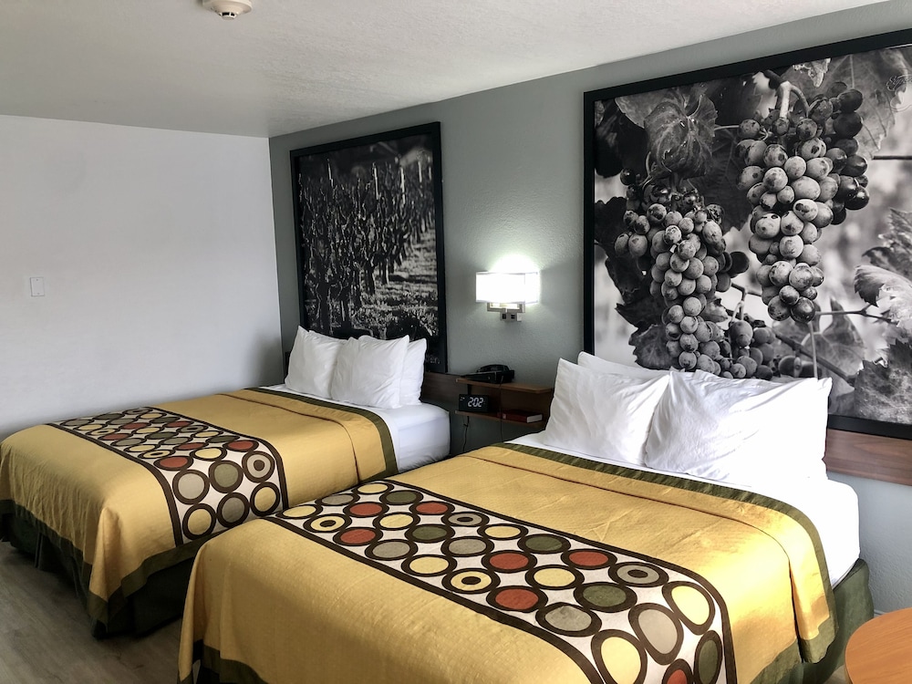 Room, Multiple Beds, Non Smoking - Photo 4