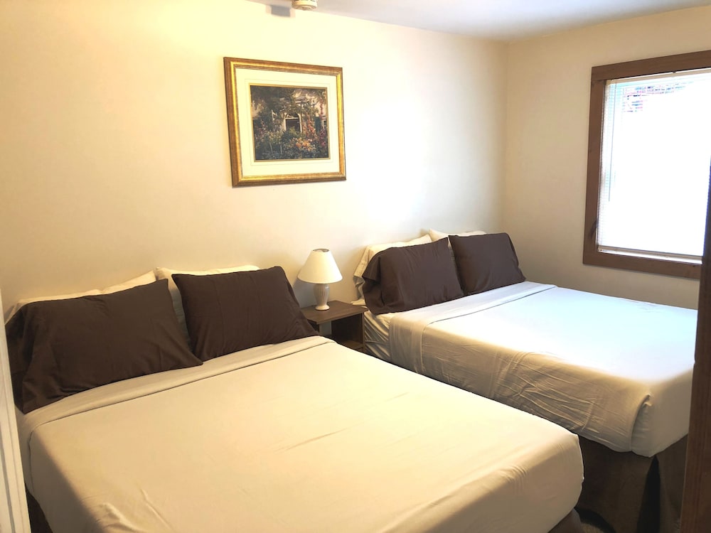 Townhouse, 3 Bedrooms, 4 Double Beds, 1 Queen Bed, 2 Story, 1.5 Bath photo 1