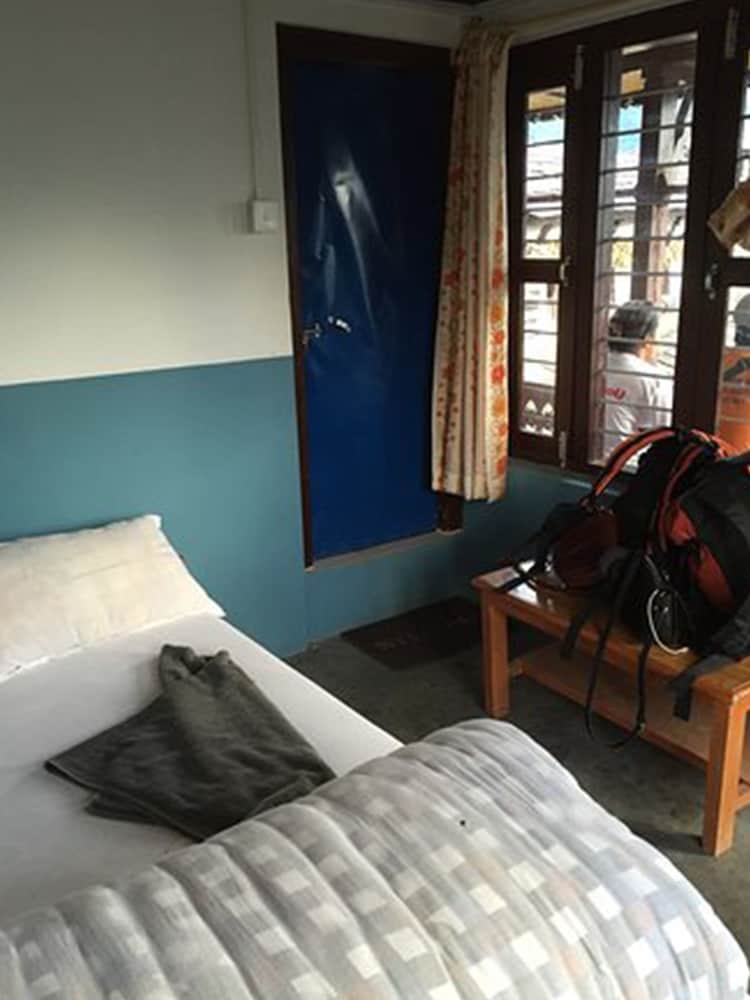 Traditional Triple Room, 3 Twin Beds, Non Smoking photo 3